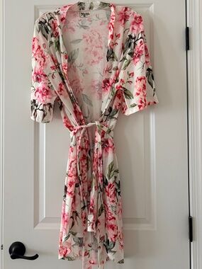 Show Me Your MuMu Cream Floral Tie-Waist Robe with Pink Roses